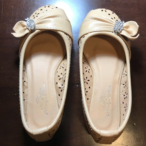 Children’s Marilyn Moda flats w/ lock & key charms - Picture 2 of 6